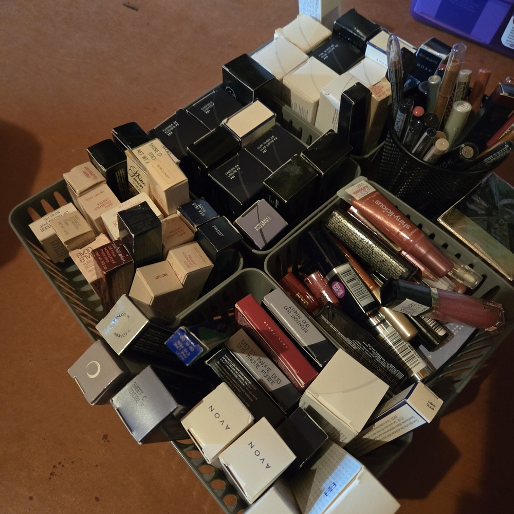 Wholesale VTG & New & Old Stock Avon Maybelline NYC Revlon Lips Eyes Etc 25PCS - Picture 11 of 12